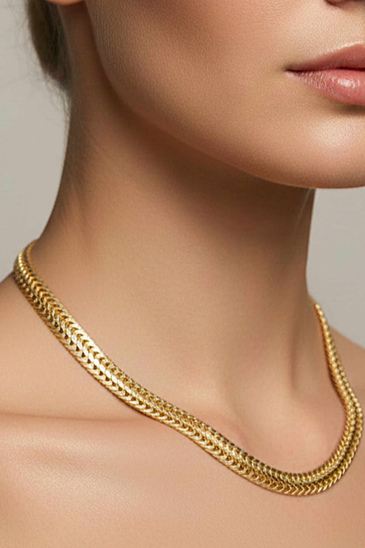 Halskjeder i gull og sølv – moderne smykker til dame