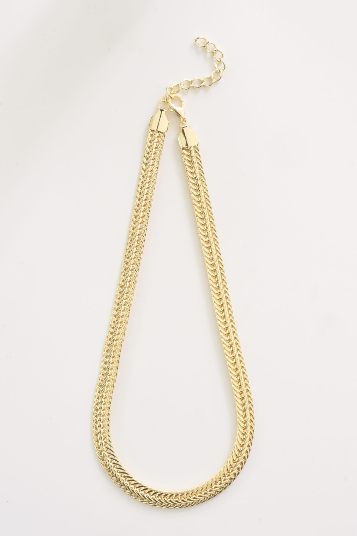 "Celestial halskjede i slitesterkt stål med gylden finish, 40 cm langt, perfekt for daglig bruk."