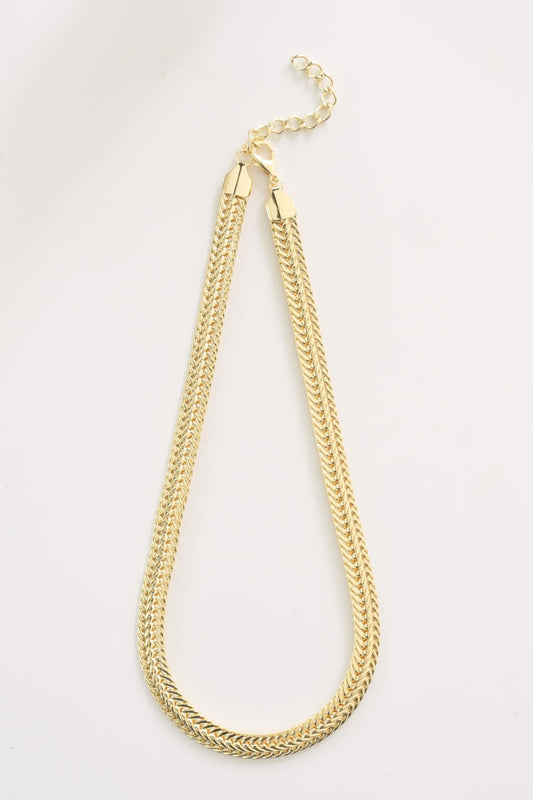 "Celestial halskjede i slitesterkt stål med gylden finish, 40 cm langt, perfekt for daglig bruk."