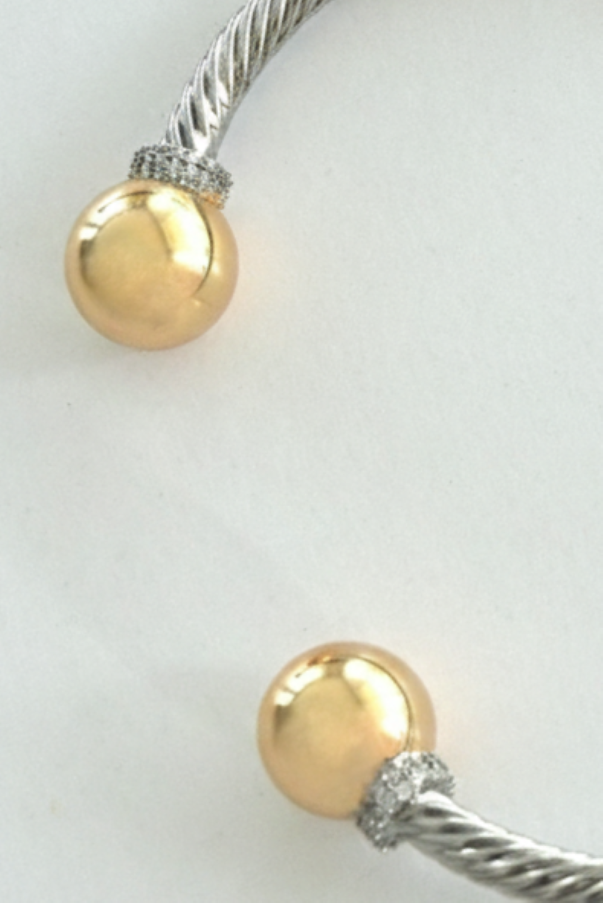 Chloe Bangle i blank gullfinish – Smykkefeber