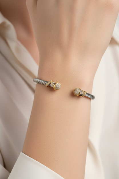 Cho Armbånd – Tofarget Sølv- og Gullfarget Design