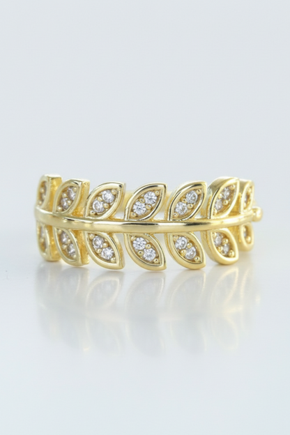 Flourish Ring – Gullfarget Stål med Bladerdesign og Steiner