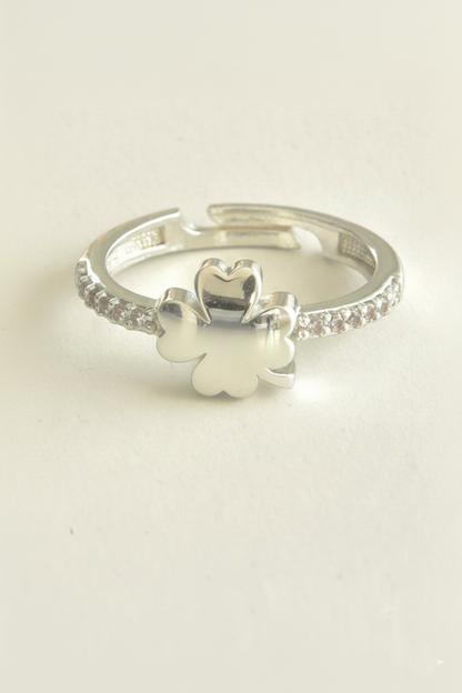 Elegant sølvfarget justerbar ring i stål – Smykkefeber