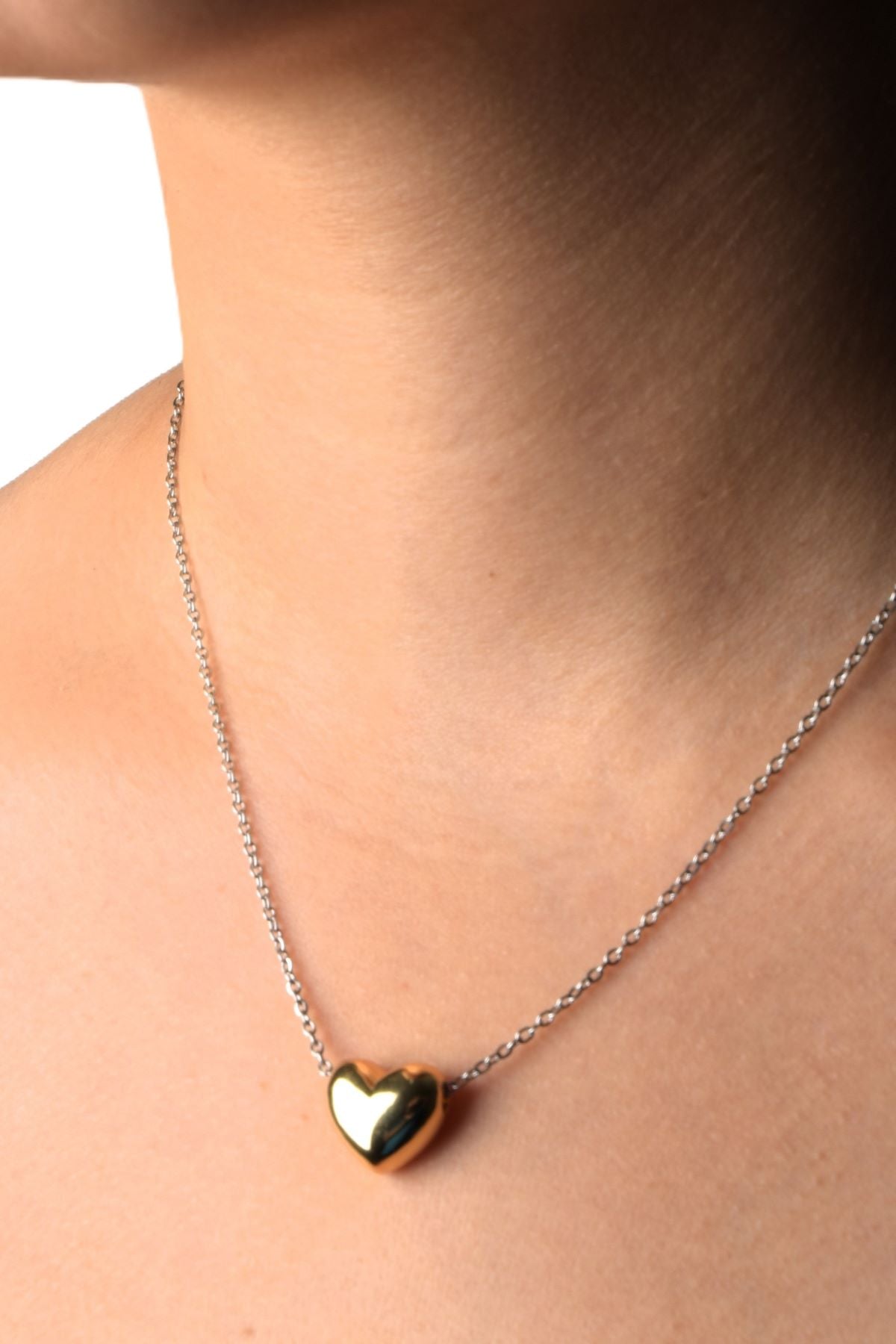 Gullfarget hjerte halskjede med sølvkjede, 40 cm + 5 cm