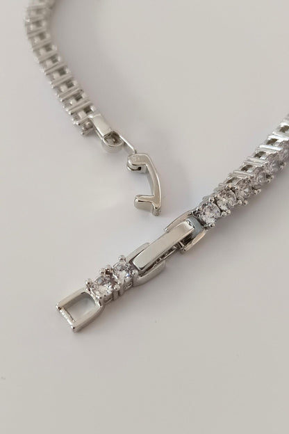 Iselin klassisk tennisarmbånd i sølvfinish 19 cm – stålarmbånd i sølvfarge