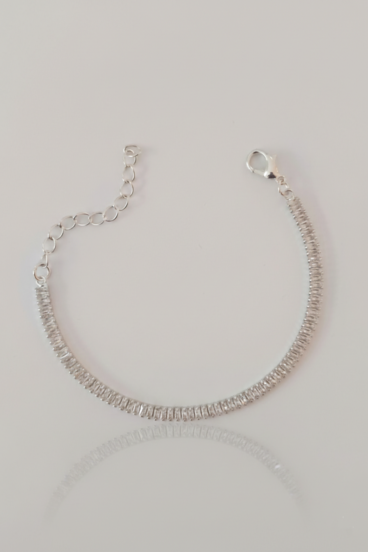 Isglass tennisarmbånd i rustfritt stål med glitrende steiner, justerbart 15+5 cm