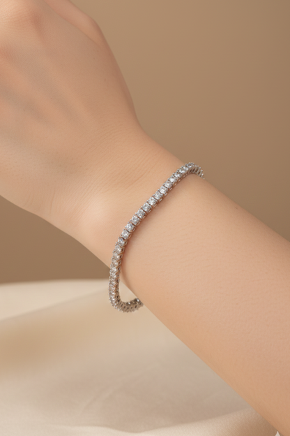 Månestråle klassisk tennisarmbånd i sølvfinish 19 cm – sølvfarget stål med steiner