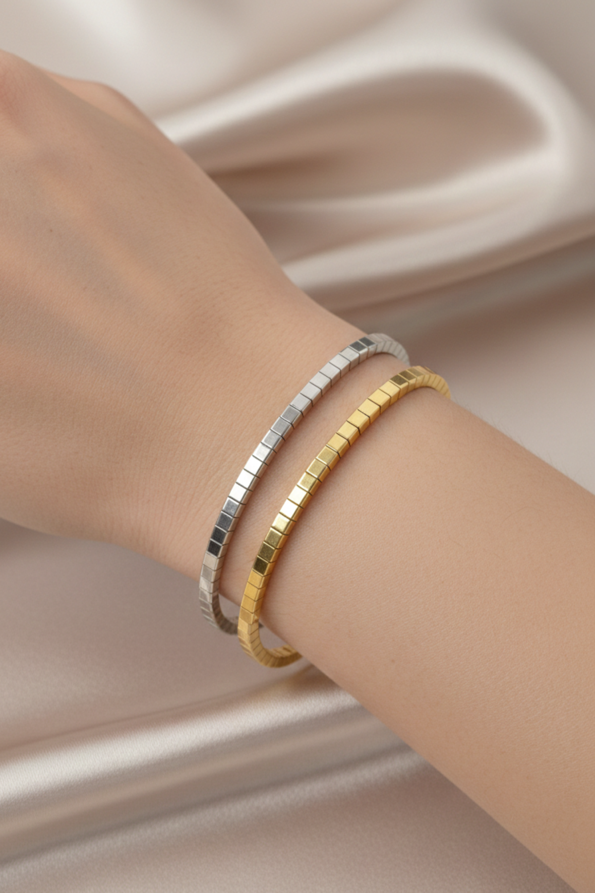 Lysandra armbånd i rustfritt stål, tilgjengelig i sølv og gull, justerbart 15+5 cm