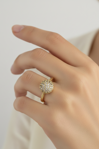 Luksuriøs ring i gullfinish med steiner – Smykkefeber