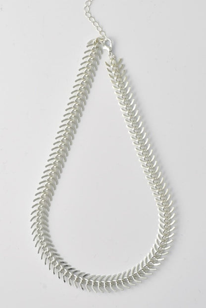 "Quintessa kjede i 40 cm sølvbelagt slitesterkt stål, elegant smykke for enhver anledning."