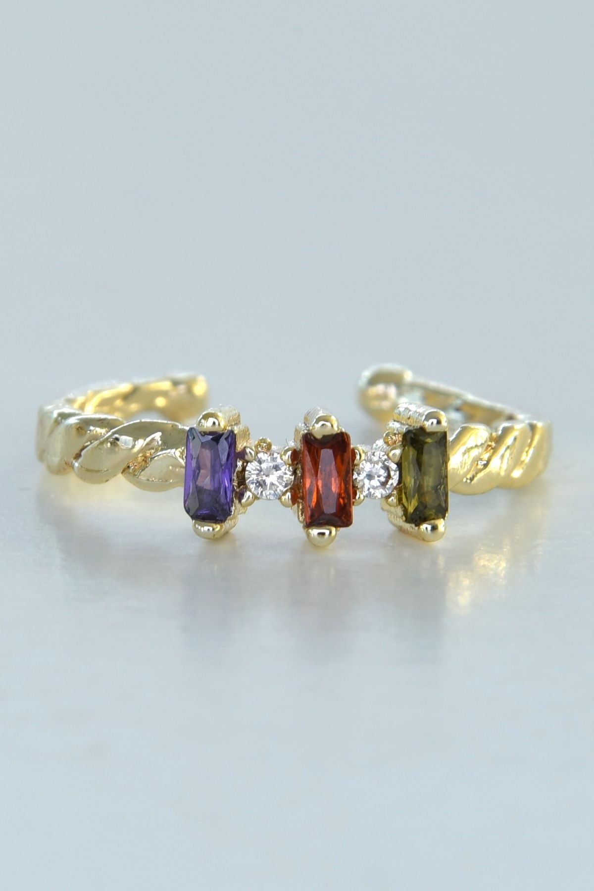  Effly-ring med tre fargerike steiner i gullfarget stål