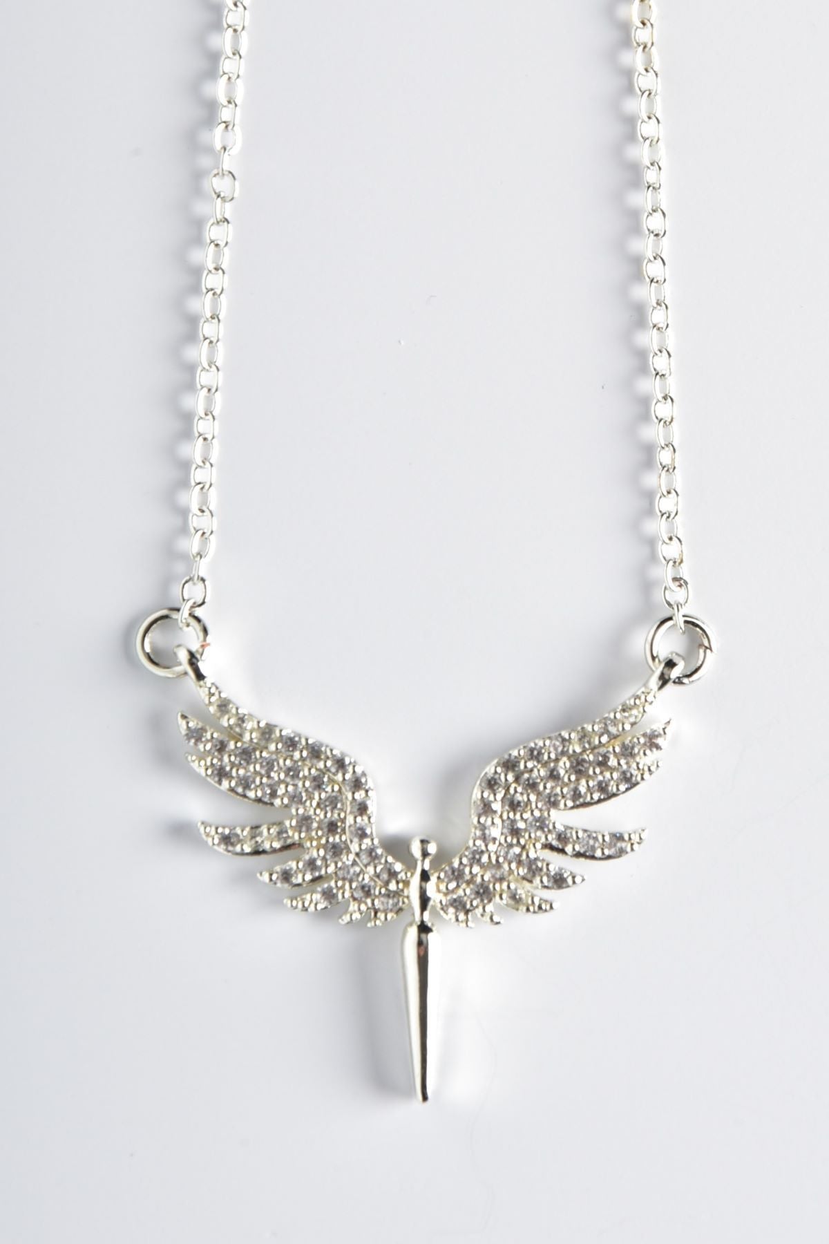 Englevinger halskjede i sølvfarge, stål, 46 cm + 5 cm, med et delikat englevingeanheng.