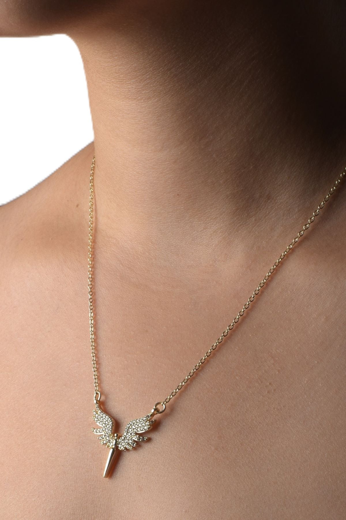 Englevinger halskjede i gullfarge, stål, 46 cm + 5 cm, med et delikat englevingeanheng.