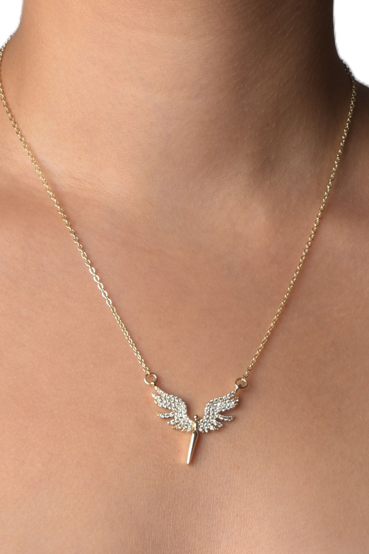 Englevinger halskjede i sølvfarge, stål, 46 cm + 5 cm, med et delikat englevingeanheng.