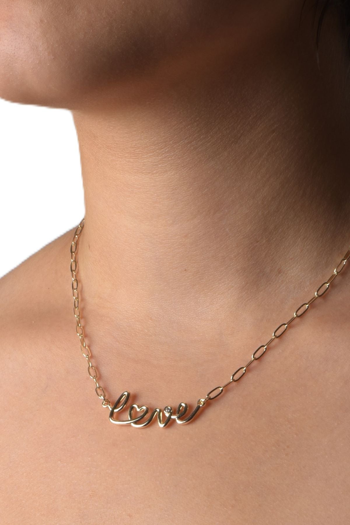 Gullfarget halskjede i form av kjærlighetstekst, 40 cm + 5 cm – et personlig og unikt smykke