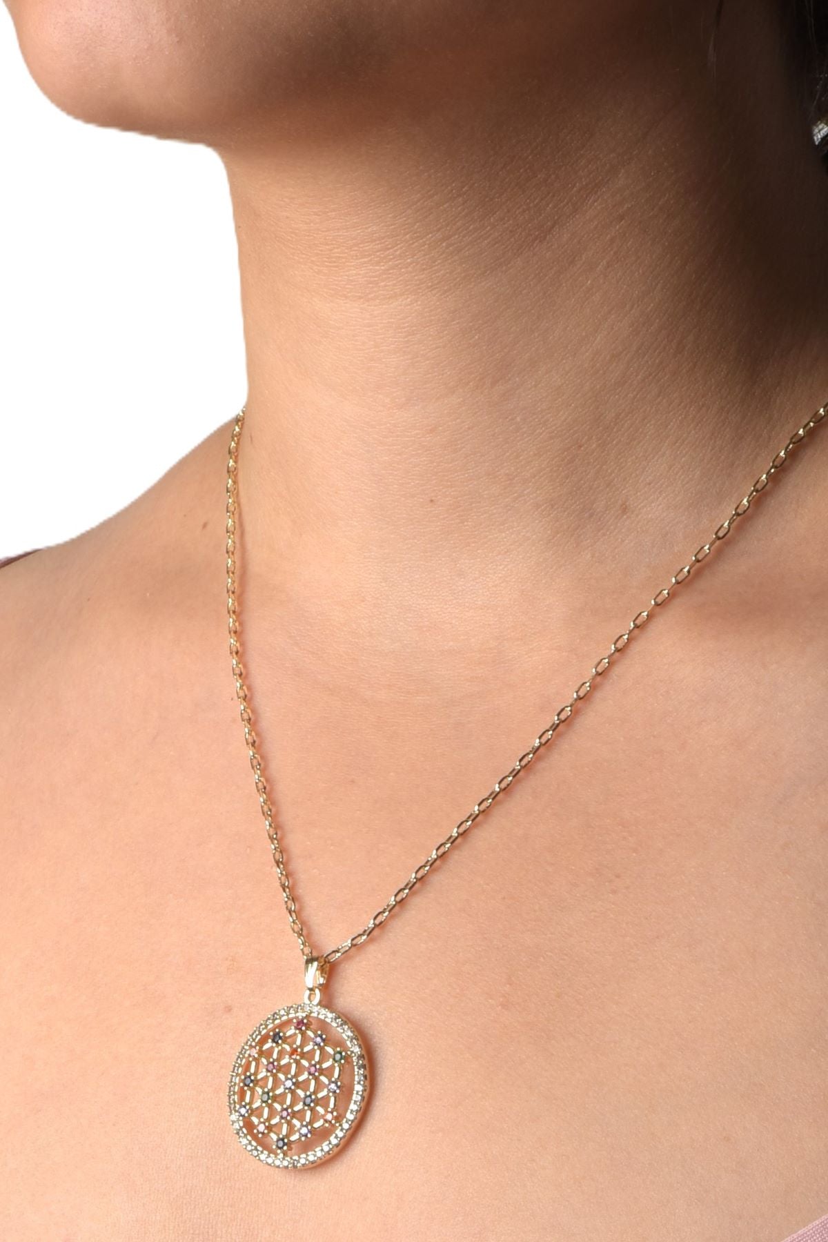 Livets Blomst halskjede i stålsølv, 2,7 cm anheng med 55 cm kjede, symboliserer universets perfeksjon og energiforbindelse.