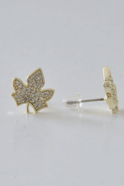 Elegante lønneblad-øreringer i gul farge, laget av slitesterkt stål, med et stilrent og naturinspirert design.