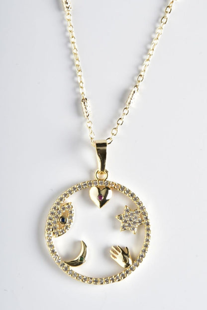 Lykkesirkel halskjede i gullfarge, 50 cm langt med 3 cm diameter, elegant og tidløst design.