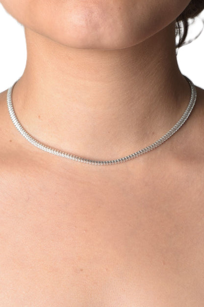 "Ophelia-kjede i holdbart stål med sølvfinish, 38 cm langt."