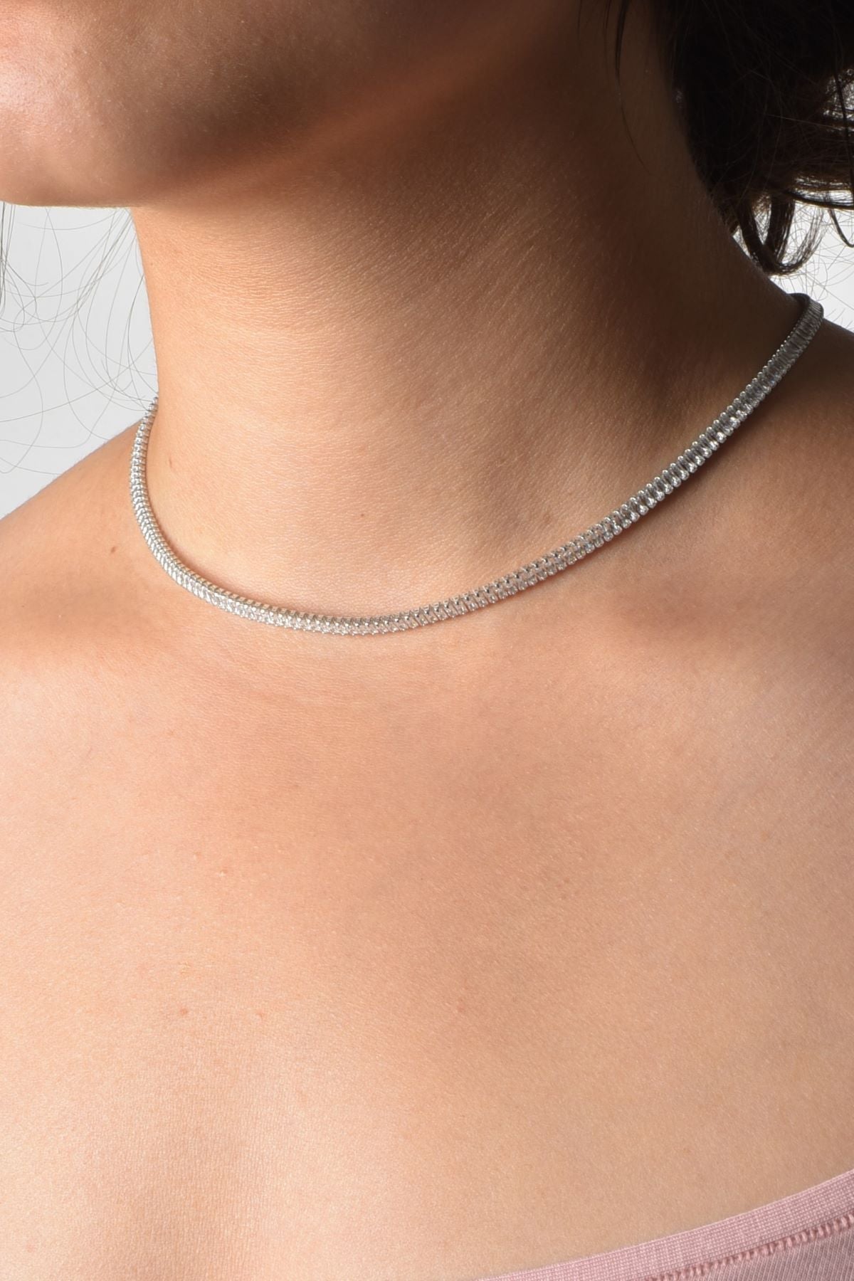 "Ophelia-kjede i holdbart stål med sølvfinish, 38 cm langt."