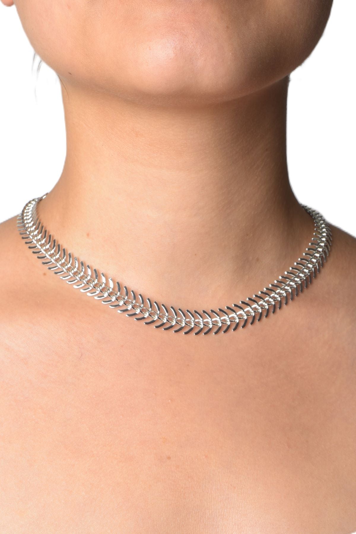 "Quintessa kjede i 40 cm sølvbelagt slitesterkt stål, elegant smykke for enhver anledning."