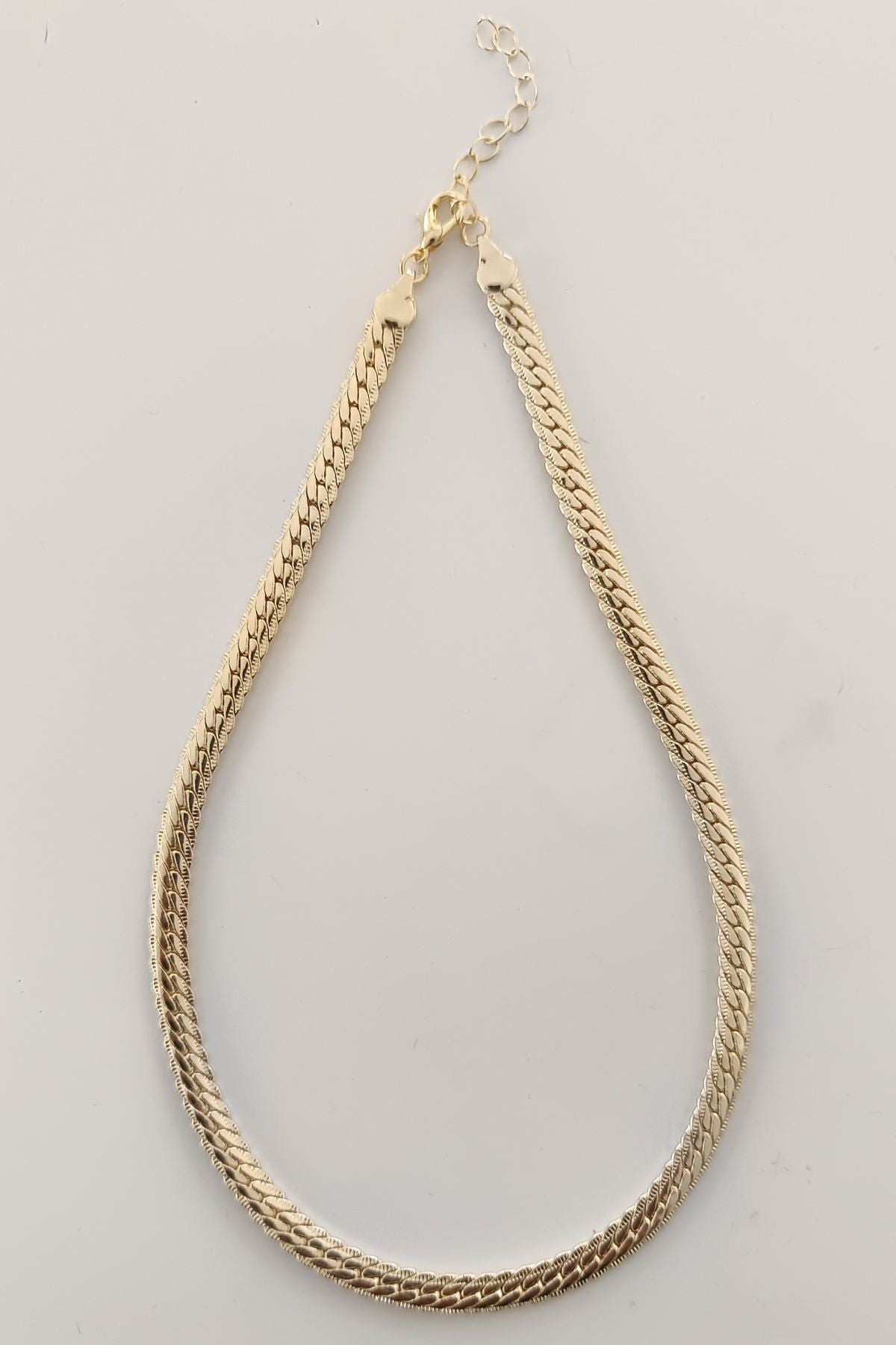 Selene gullfarget stålkjede, 37 cm + 5 cm lengde, elegant smykke.