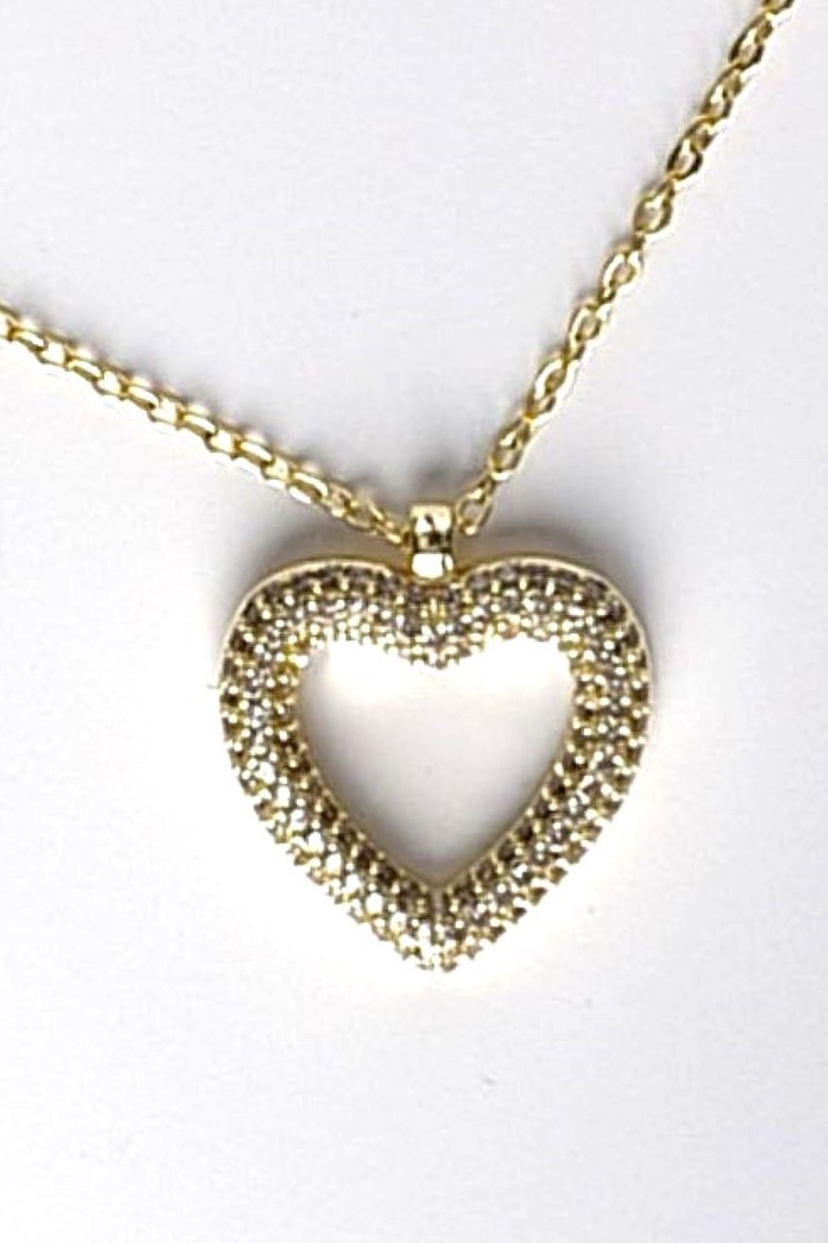 Serenity-hjerte halskjede i gull med zirkonstein, 2,5 cm anheng og justerbar kjedelengde 44 cm + 5 cm.