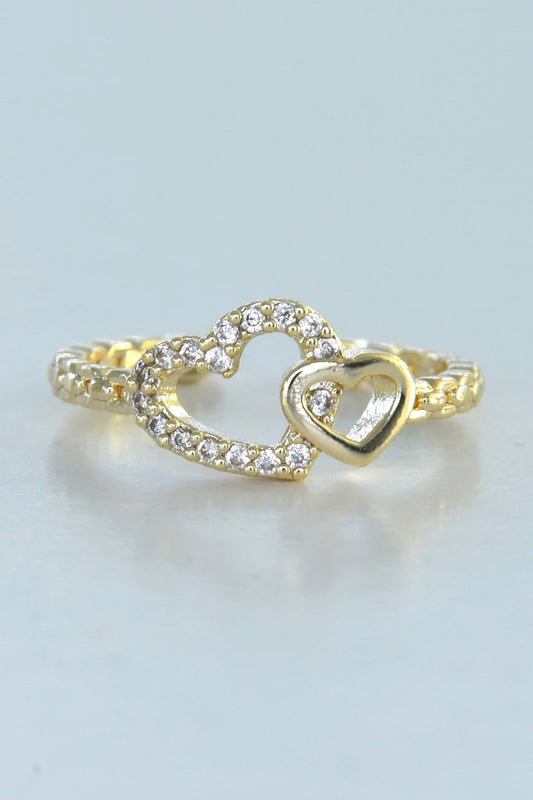 Tvillinghjerte-ring i gullfarge, laget av stål