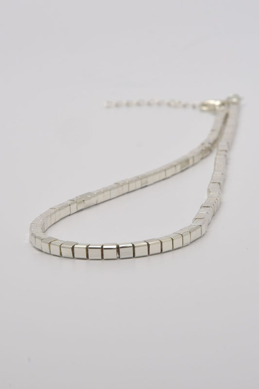 "Zenia sølvfarget kjede, 40 cm + 5 cm, moderne og justerbart stålsmykke."